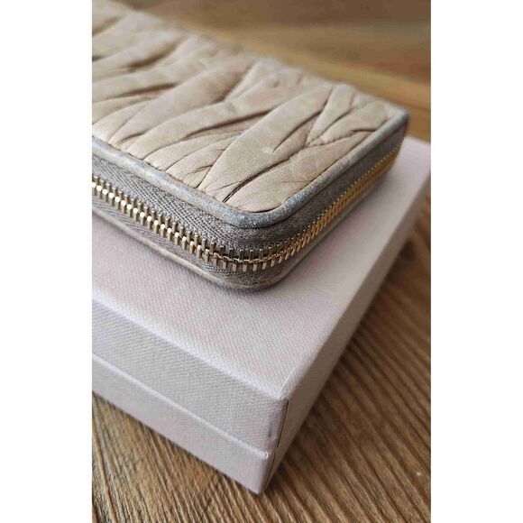Miu Miu Beige Matelassé Wallet - Picture 4 of 13